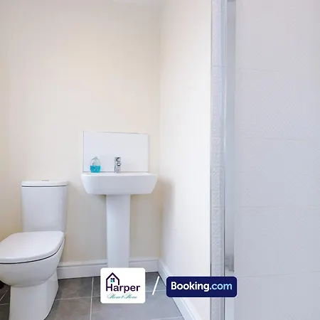 Spacious Detached House Driveway By Harperletting Shortlets & Serviced Accommodation Hawarden With Long Or Short Stays Disc Options Ewloe Экстерьер фото