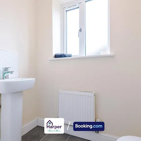 Spacious Detached House Driveway By Harperletting Shortlets & Serviced Accommodation Hawarden With Long Or Short Stays Disc Options Ewloe Экстерьер фото