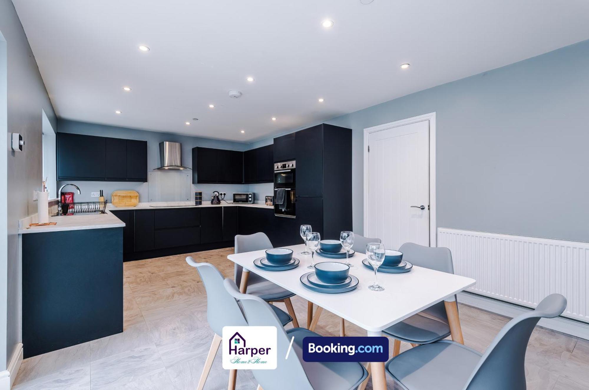 Spacious Detached House Driveway By Harperletting Shortlets & Serviced Hawarden With Long Or Short Disc Options *