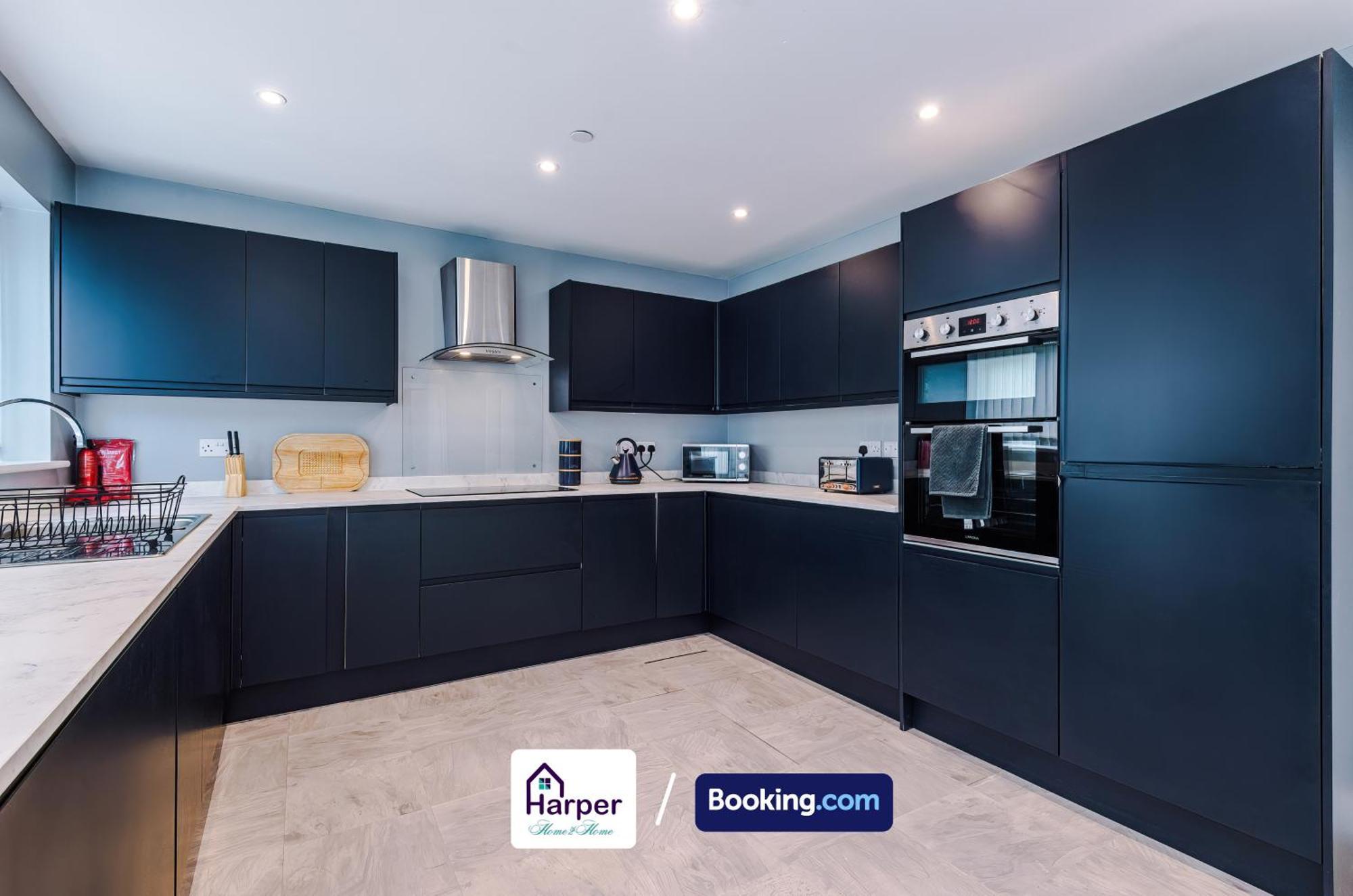 Spacious Detached House Driveway By Harperletting Shortlets & Serviced Hawarden With Long Or Short Disc Options Ferienhaus
