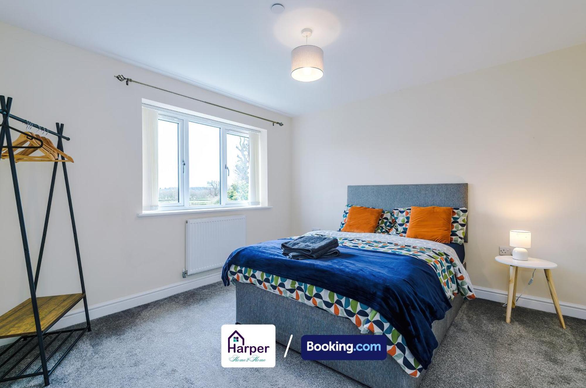 Spacious Detached House Driveway By Harperletting Shortlets & Serviced Hawarden With Long Or Short Disc Options